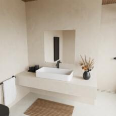 Losse spiegel vierkant in een badkamer