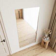 Spiegel verzilverd blank in een lichte woonkamer