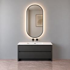 Ovale LED spiegel met zwarte rand en rondom verlichting boven een wastafel.