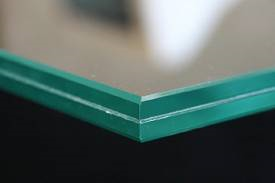 Plat poly geslepen randen