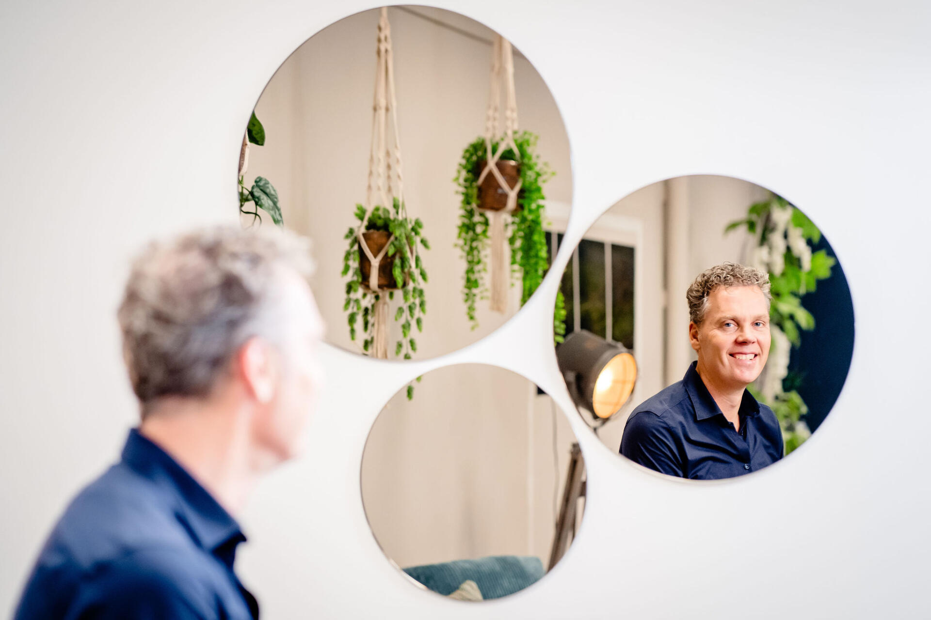Spiegel op maat met Marco Tijdink de eigenaar van Glaswebwinkel en Spiegelexpert