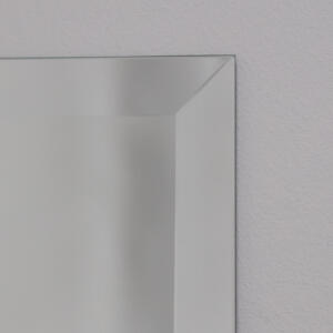 Facetrand van een spiegel